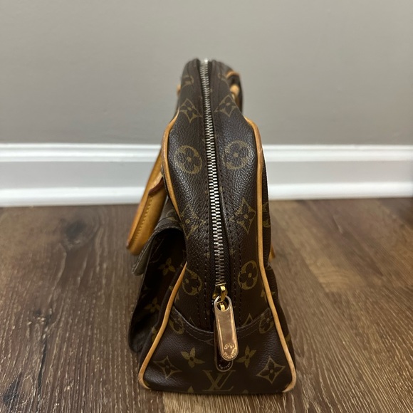 Louis Vuitton Manhattan PM Handbag - Picture 3 of 7